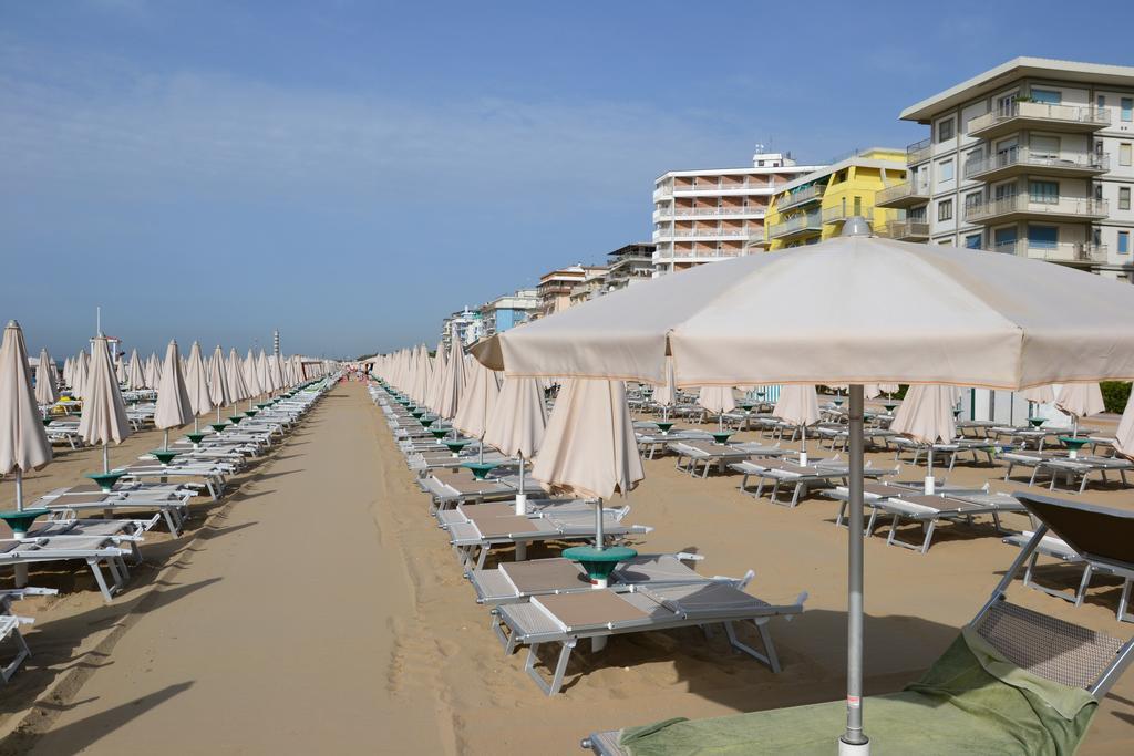 Hotel Stockholm Lido di Jesolo Exterior photo